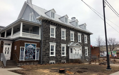 Coupe nécessaire des érables de Norvège devant le presbytère Saint-Thomas