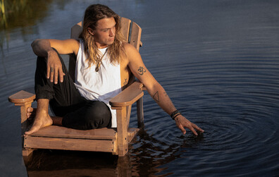L'artiste français Fuso en prestation à la promenade du Bassin