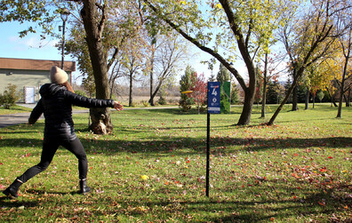 Le parcours de « disc golf » installé de façon permanente au parc Saint-Nicolas
