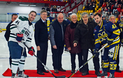 La Ville dévoile un mur de reconnaissance aux meilleurs hockeyeurs