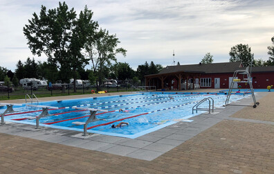 Des plages horaires pour nageurs seulement à la piscine extérieure Pointe-aux-Oies