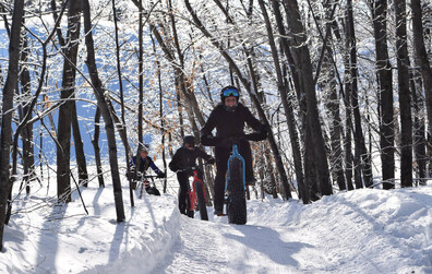 De nouvelles consignes de stationnement pour sécuriser l'accès aux sentiers urbains multisports devant le cimetière